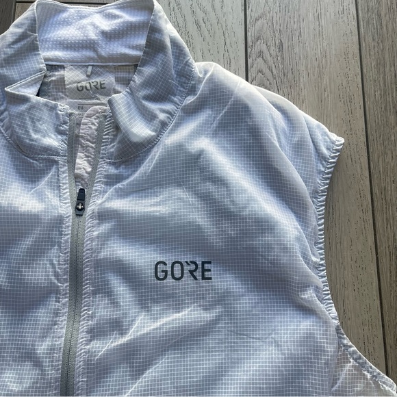 Gore Drive WINDSTOPPER® Vest Mens White - Picture 2 of 8